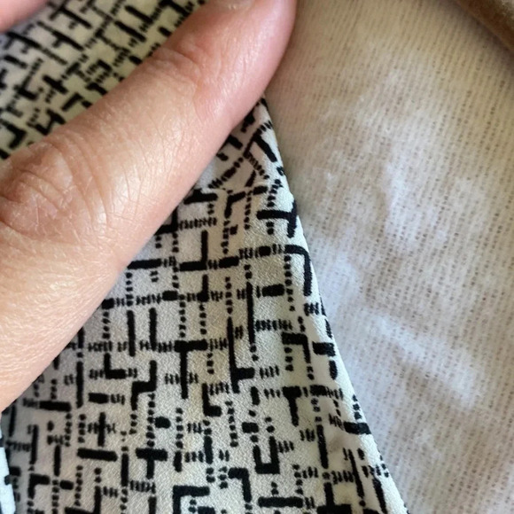 NYDJ printed blouse size Large - Picture 11 of 15